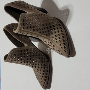 Vince Camuto 8M Brown Ankle Booties High Heel Pumps Equistrian Western Boot NWOT